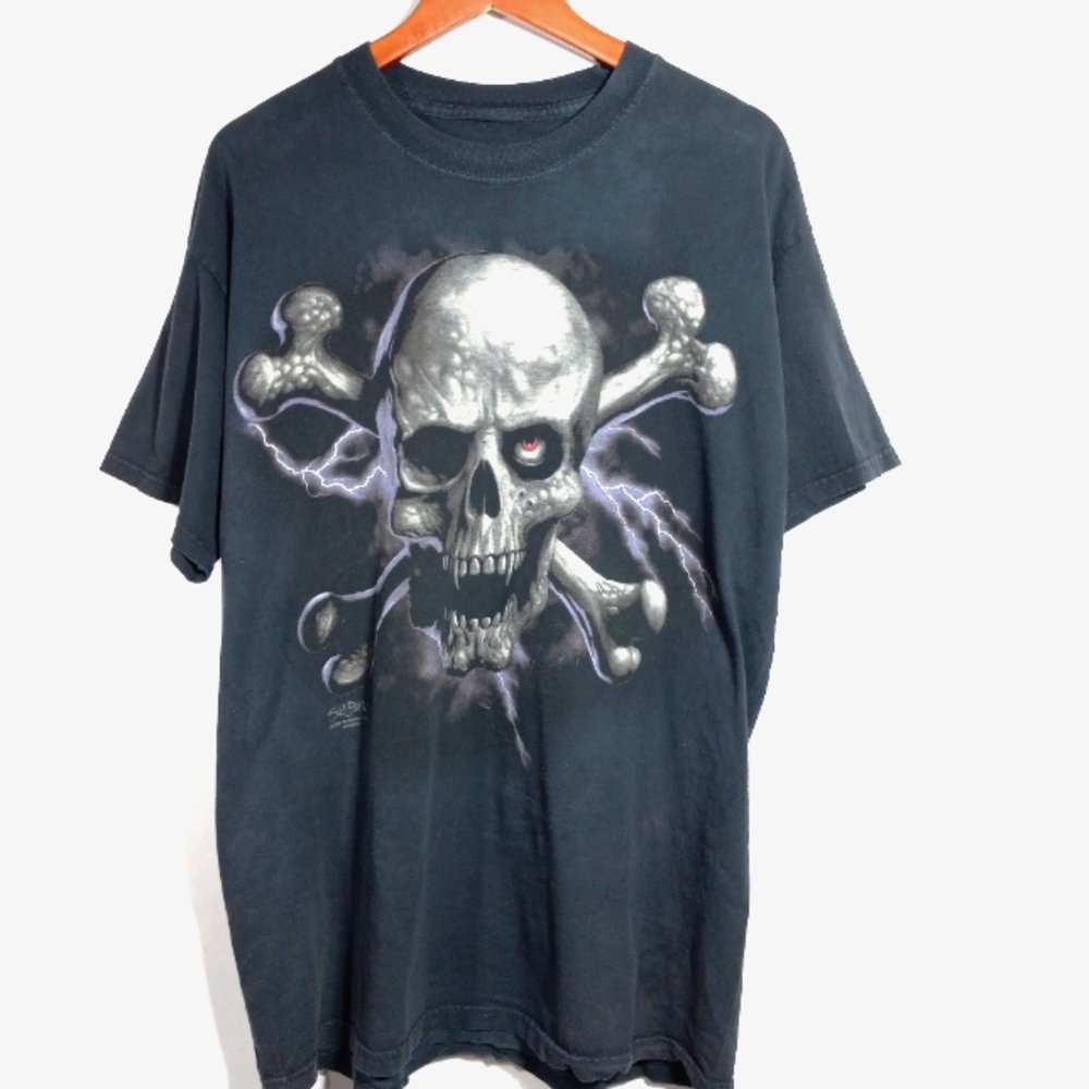 Skul Bone kristopher frisk Skull and crossbones distressed t-shirt xl